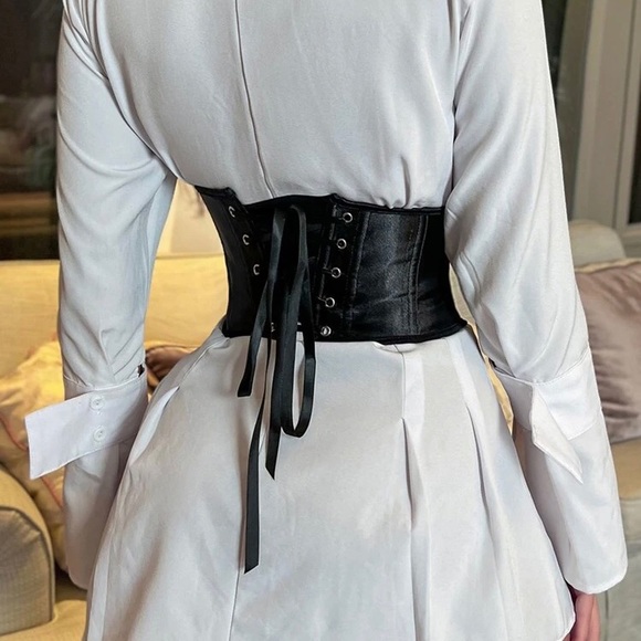 [SOLD] 3 Black Corset Sets - Picture 3 of 6